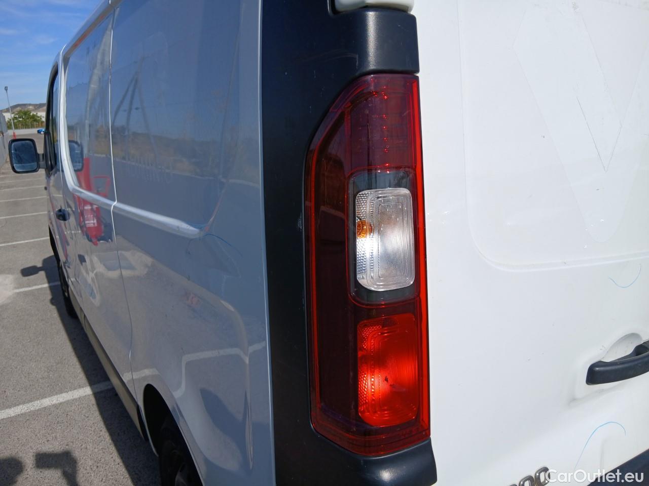  Nissan  NV300 NISSAN  / 2016 / 4P / furgón 1.6dCi 88kW (120CV) L1H1 1,2T BASIC #23
