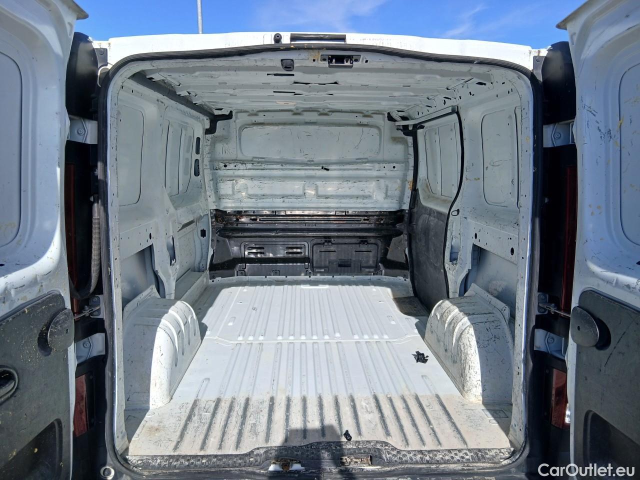  Nissan  NV300 NISSAN  / 2016 / 4P / furgón 1.6dCi 88kW (120CV) L1H1 1,2T BASIC #42