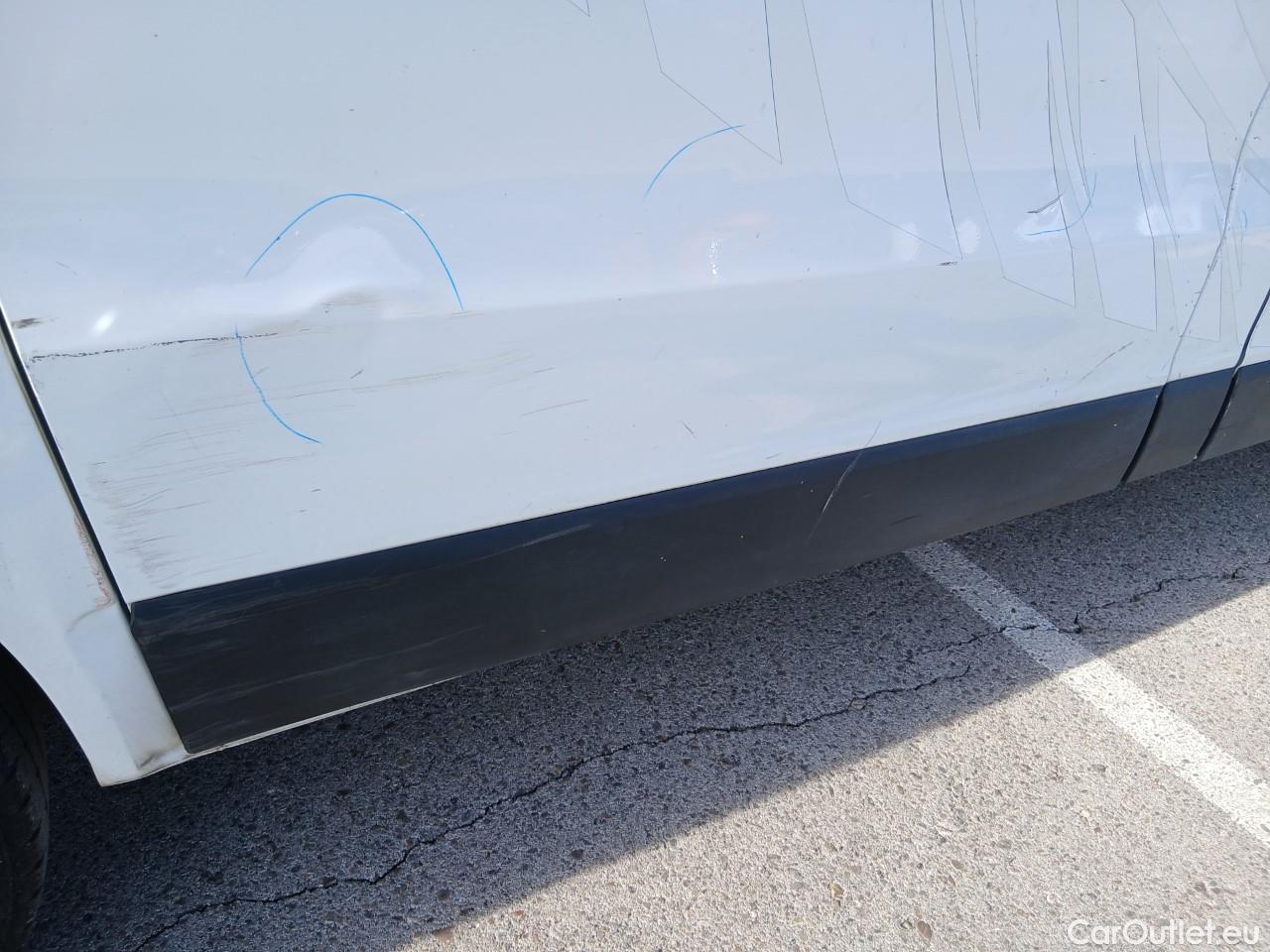  Nissan  NV300 NISSAN  / 2016 / 4P / furgón 1.6dCi 88kW (120CV) L1H1 1,2T BASIC #57