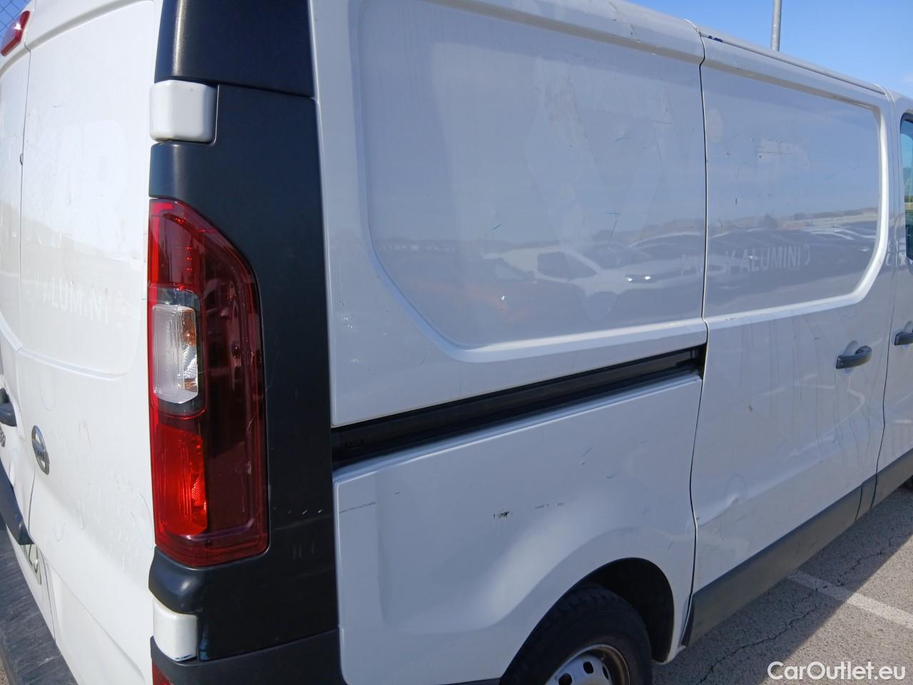  Nissan  NV300 NISSAN  / 2016 / 4P / furgón 1.6dCi 88kW (120CV) L1H1 1,2T BASIC #51