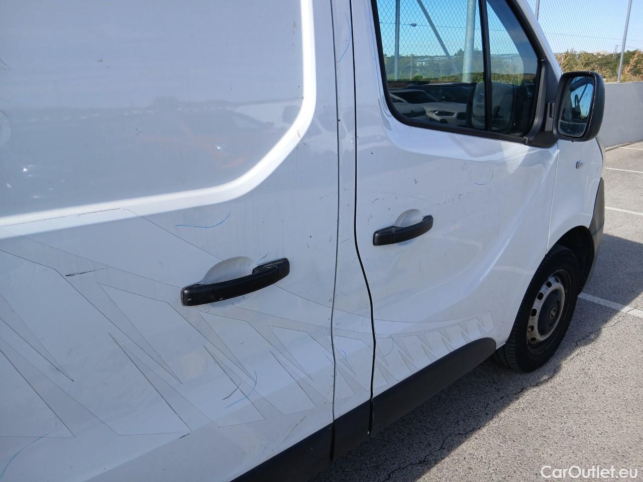  Nissan  NV300 NISSAN  / 2016 / 4P / furgón 1.6dCi 88kW (120CV) L1H1 1,2T BASIC #59