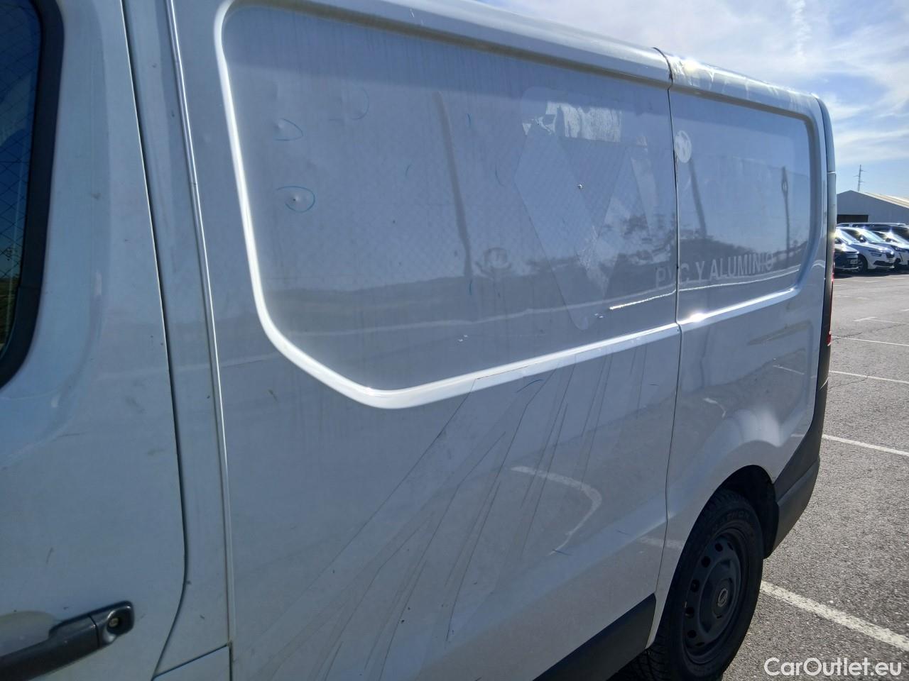  Nissan  NV300 NISSAN  / 2016 / 4P / furgón 1.6dCi 88kW (120CV) L1H1 1,2T BASIC #22