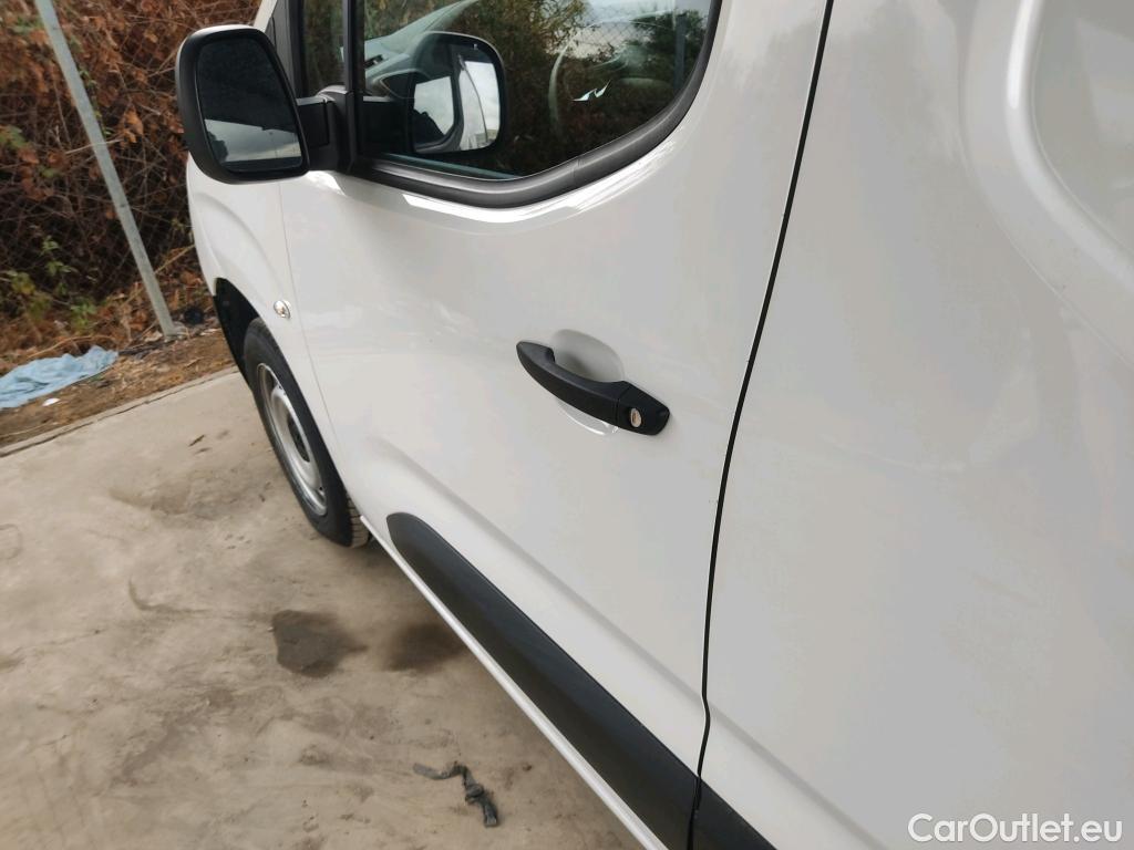  Peugeot  Partner PEUGEOT  / 2018 / 4P / furgón derivado de turismo Premium Standard 600kg BlueHDi 73kW (AC) #39