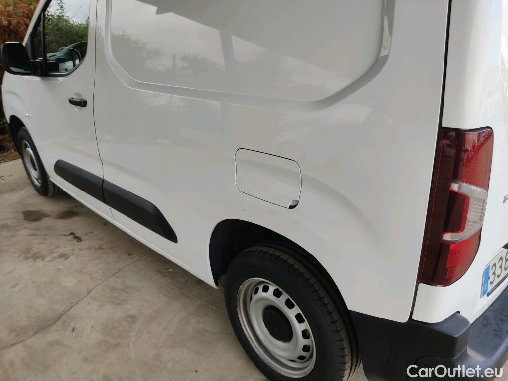  Peugeot  Partner PEUGEOT  / 2018 / 4P / furgón derivado de turismo Premium Standard 600kg BlueHDi 73kW (AC) #41