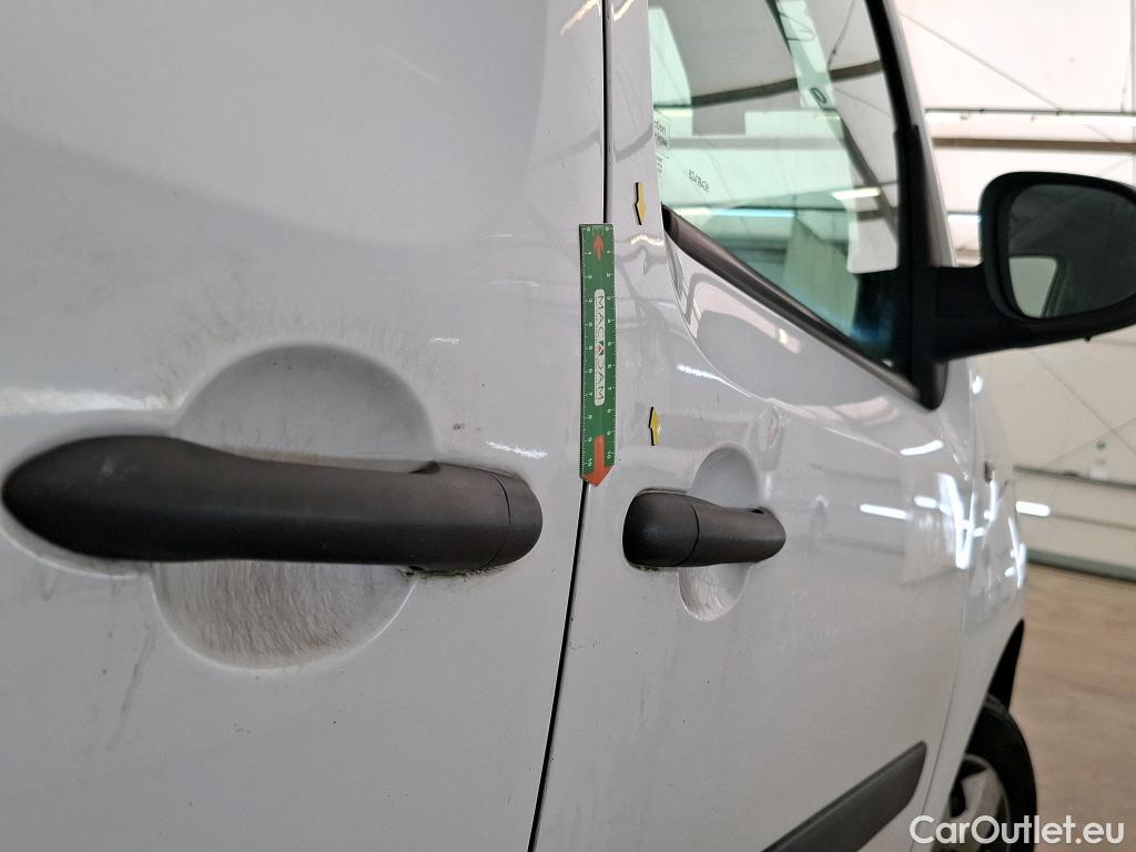  Renault  Kangoo RENAULT  Express / 2013 / 4P / Fourgonnette Extra R-Link dCi 90 #24