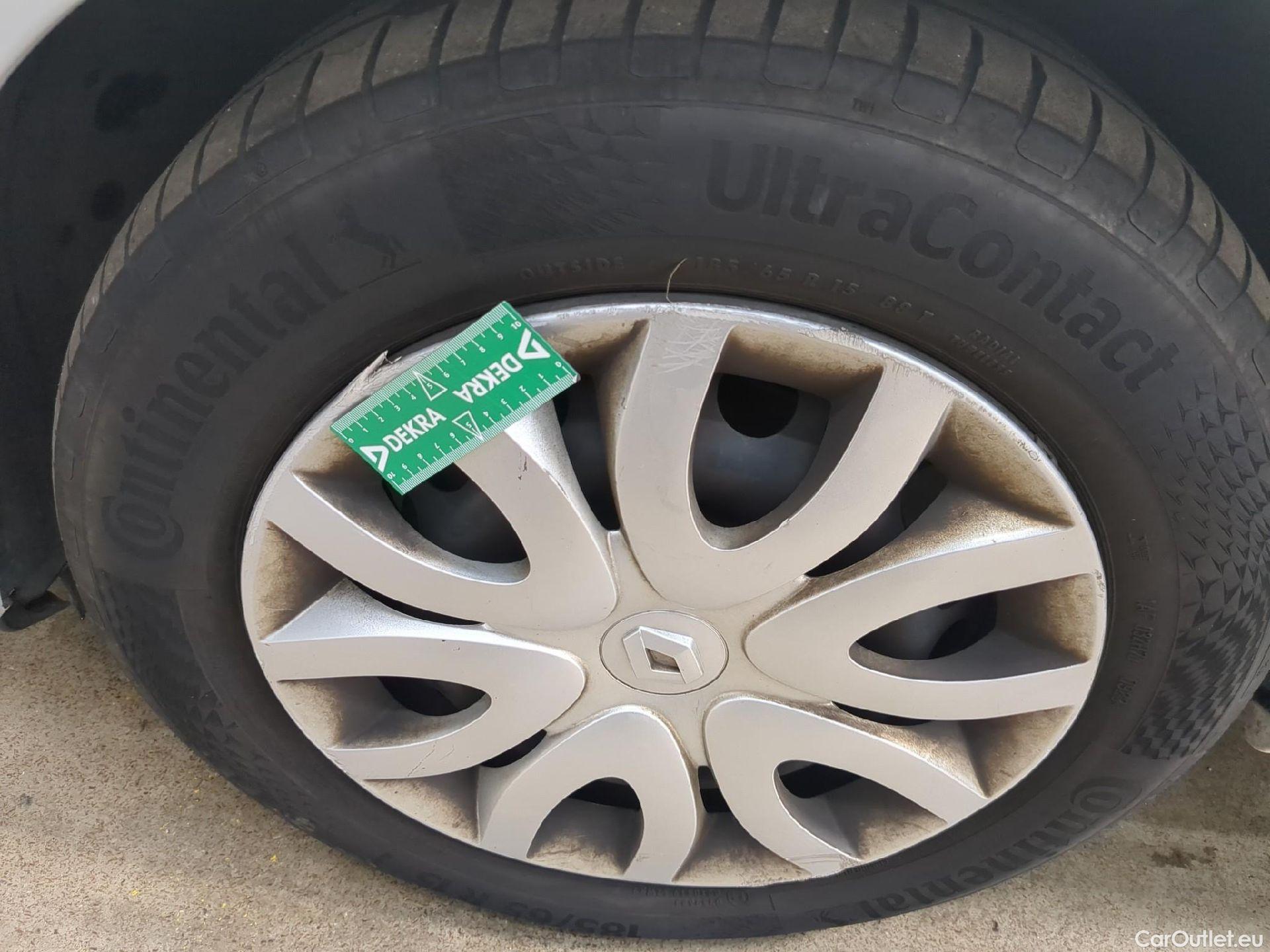  Renault  Clio  IV Air MediaNav 1.5 dCi 75CV BVM5 E6 #13
