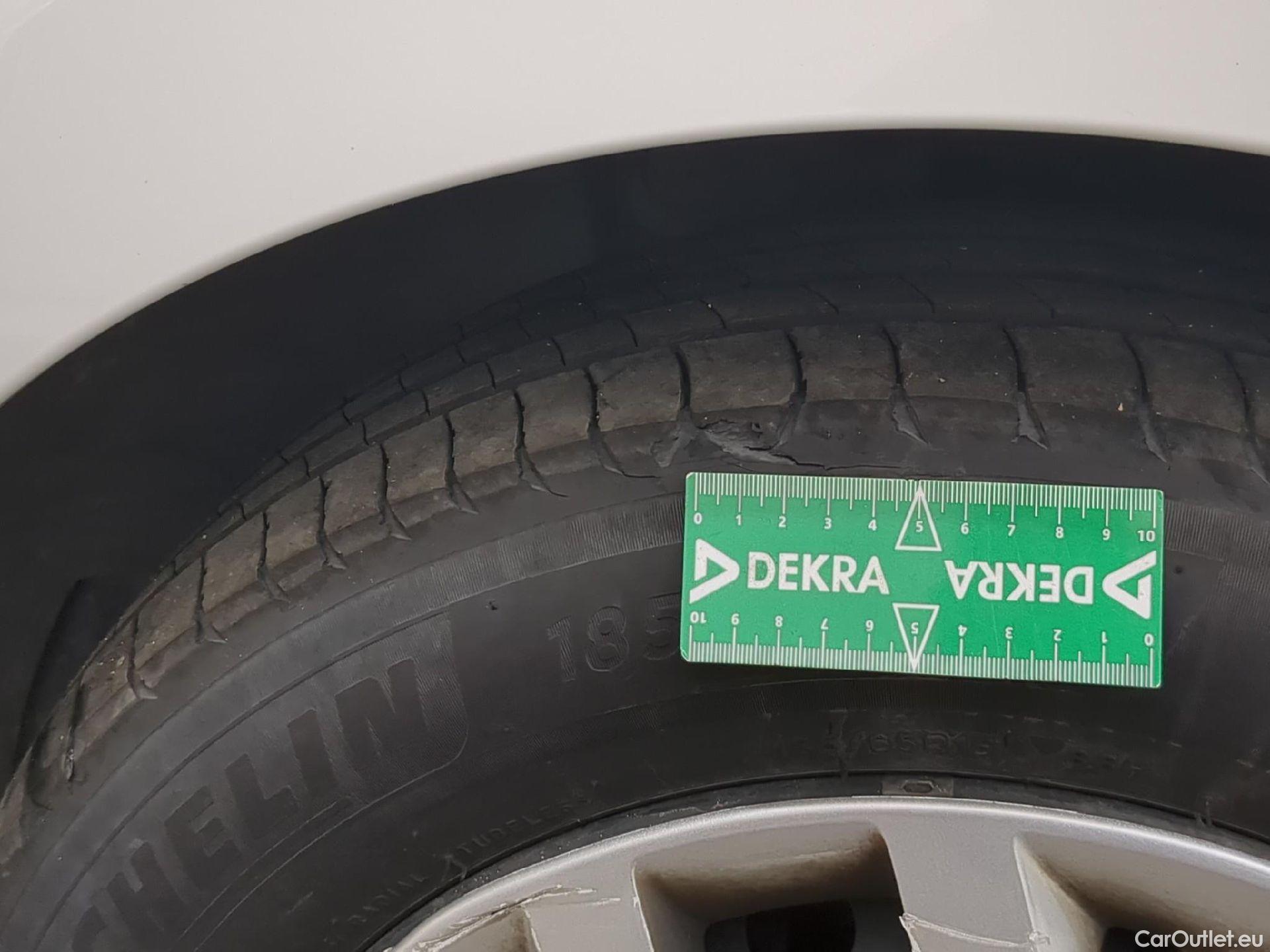  Renault  Clio RENAULT  Société VU 5p Berline Air Medianav dCi 90 #9