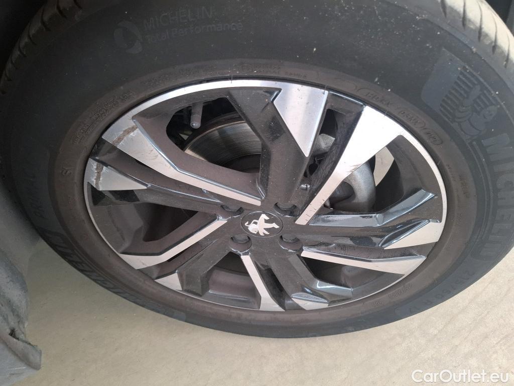  Peugeot  2008  Allure Business 1.2 PureTech 100CV BVM6 E6d #19