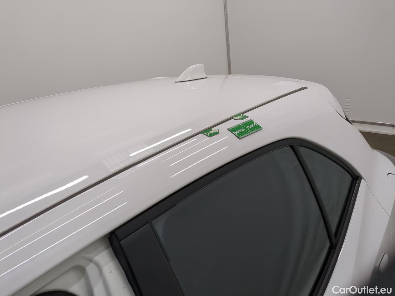  Toyota  Corolla TOYOTA  / 2018 / 5P / Berline Hybride 122h Dynamic Business Stage Acad #17