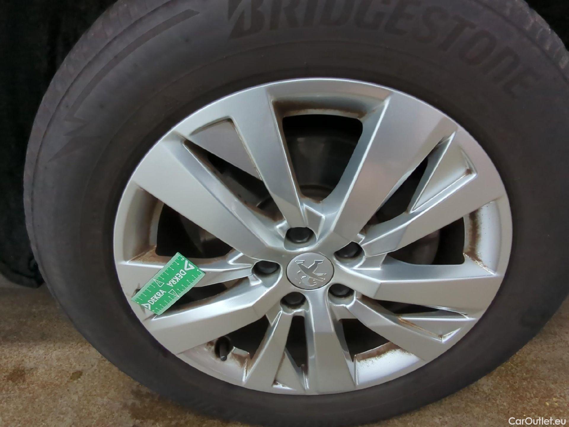  Peugeot  3008  Active Pack 1.5 HDi 130CV BVA8 E6d #9