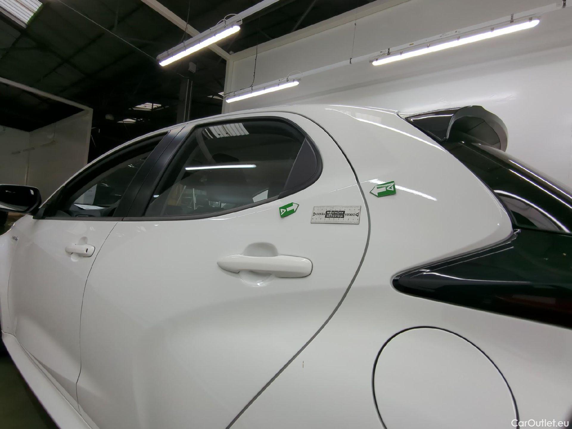  Toyota  Yaris TOYOTA  Hybride / 2019 / 5P / Berline Hybride 116h France Business Stage Acad #24