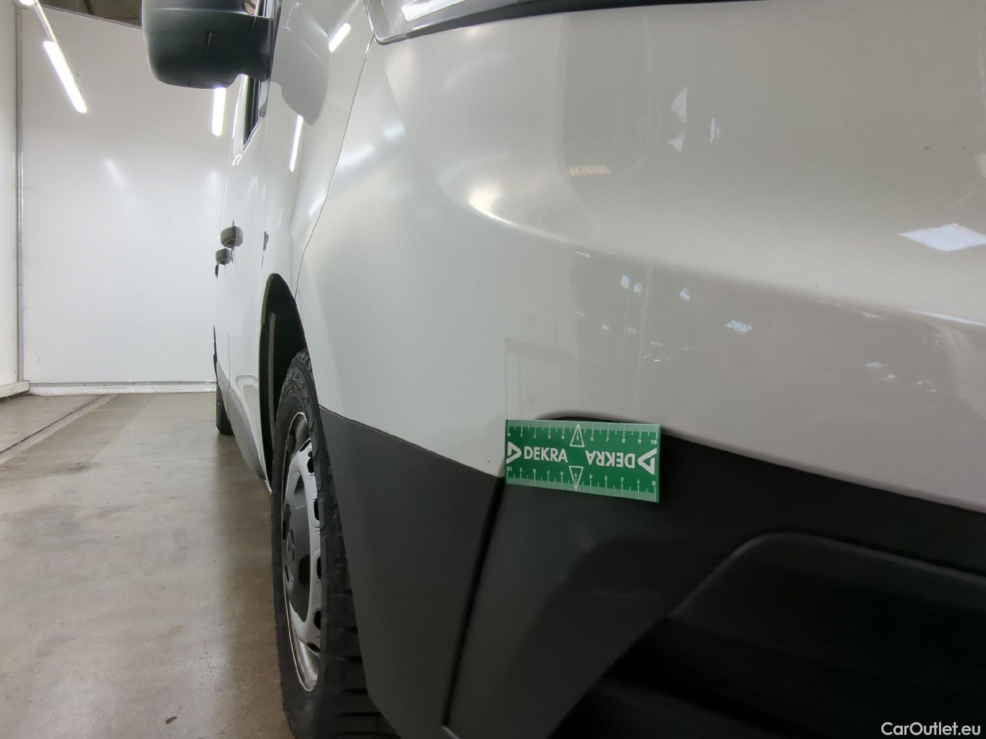  Renault  Trafic  III Fourgon L2H1 3T Confort 2.0 dCi 130CV BVM6 E6d #15