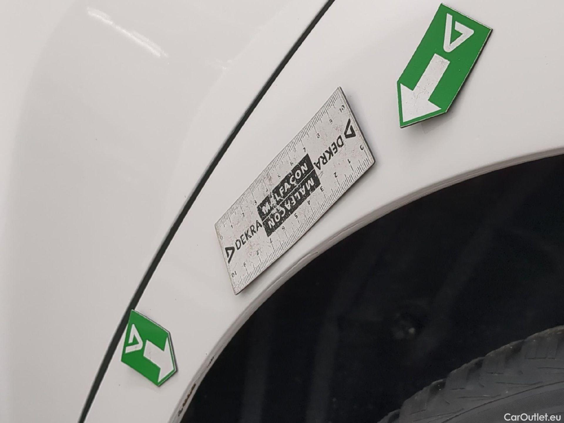  Toyota  Yaris TOYOTA  Hybride / 2019 / 5P / Berline Hybride 116h France Business Stage Acad #28