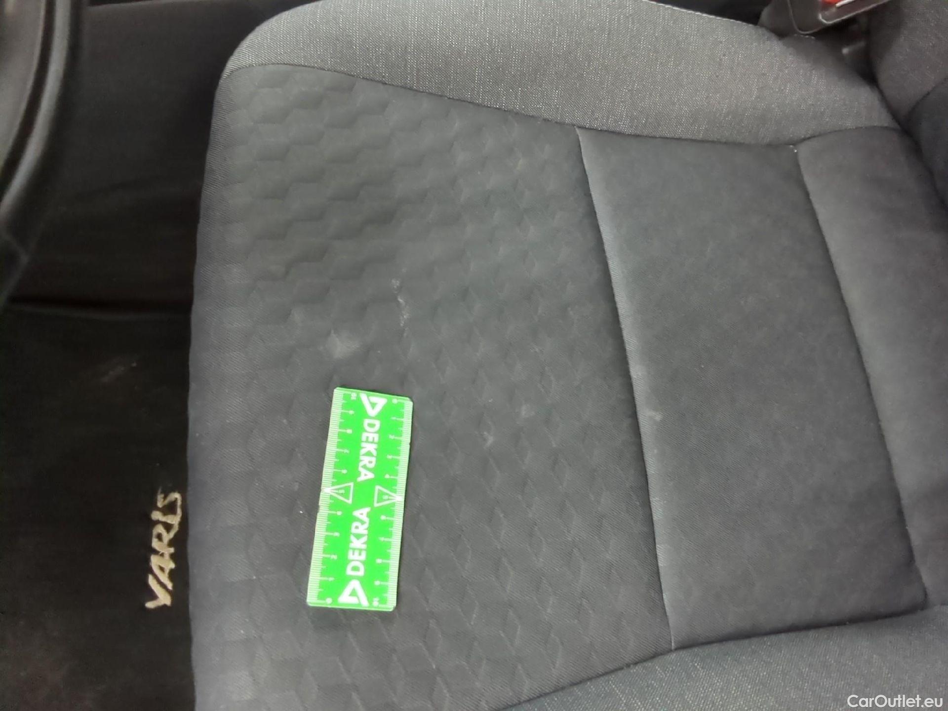  Toyota  Yaris TOYOTA  Hybride / 2019 / 5P / Berline Hybride 116h France Business Stage Acad #39