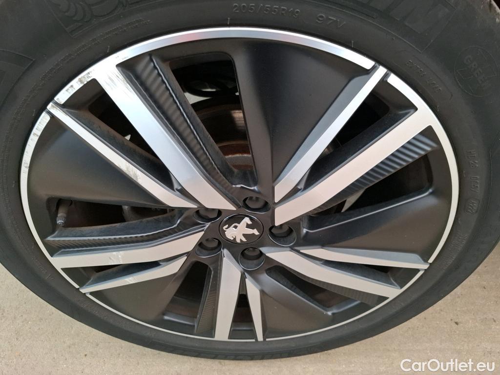  Peugeot  5008 PEUGEOT  / 2020 / 5P / SUV PureTech 130 S&S EAT8 GT Pack #30