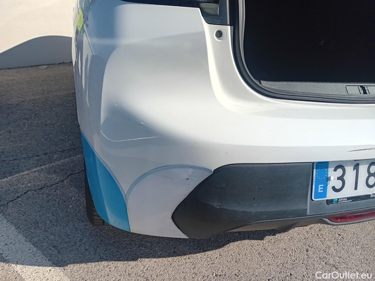  Peugeot  208 PEUGEOT  / 2019 / 5P / berlina con portón BlueHDi 73kW (100CV) Active #14