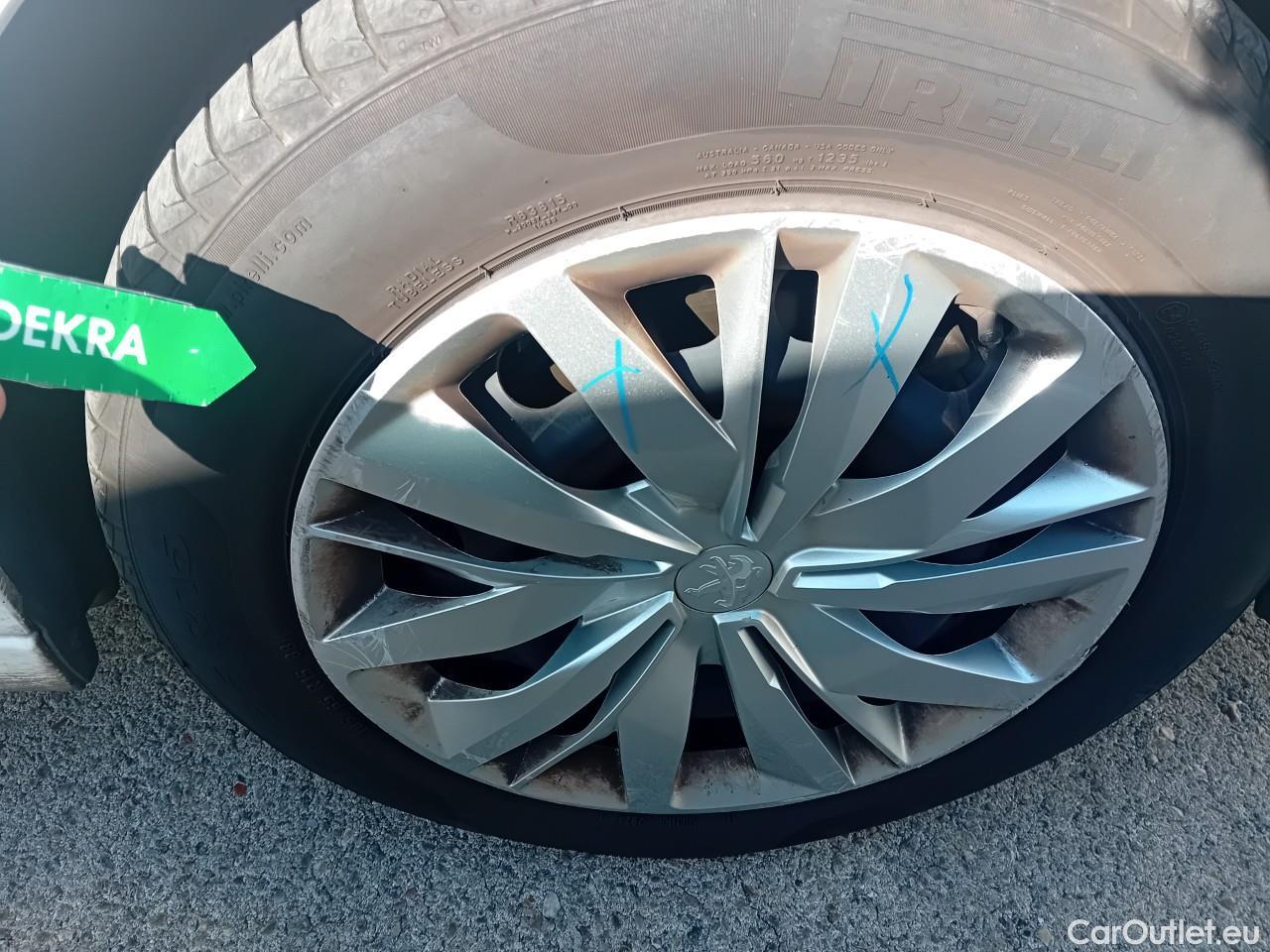  Peugeot  208 PEUGEOT  / 2019 / 5P / berlina con portón BlueHDi 73kW (100CV) Active #20