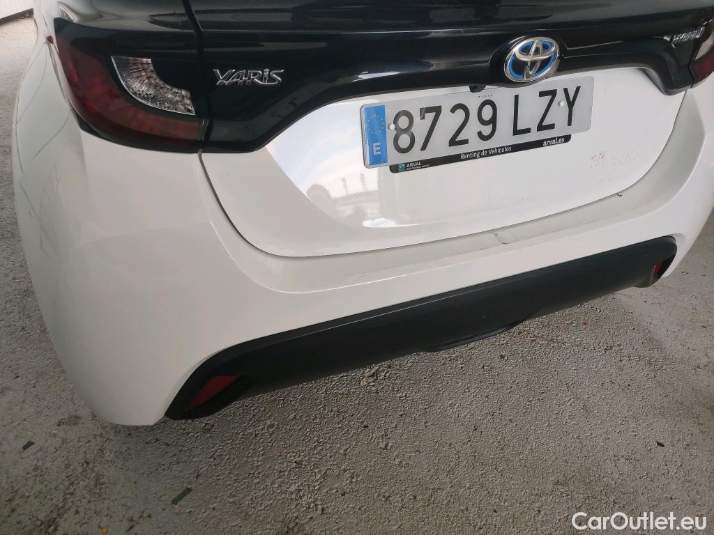 Toyota  Yaris TOYOTA  / 2020 / 5P / berlina con portón 1.5 120H Business Plus #19