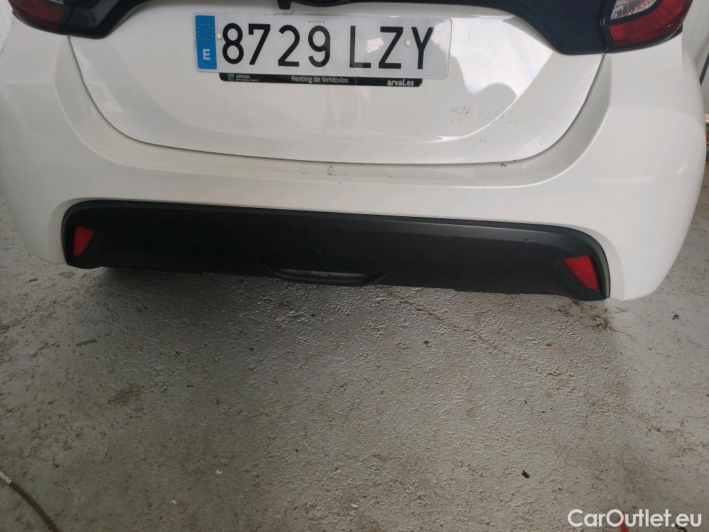  Toyota  Yaris TOYOTA  / 2020 / 5P / berlina con portón 1.5 120H Business Plus #21