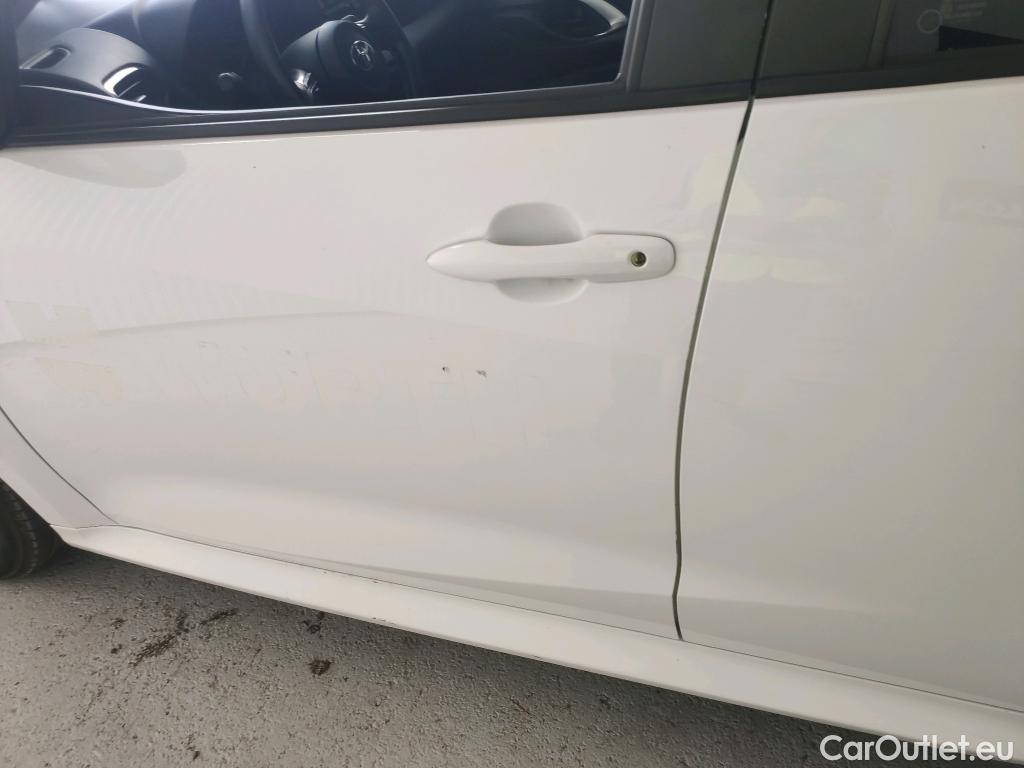  Toyota  Yaris TOYOTA  / 2020 / 5P / berlina con portón 1.5 120H Business Plus #10