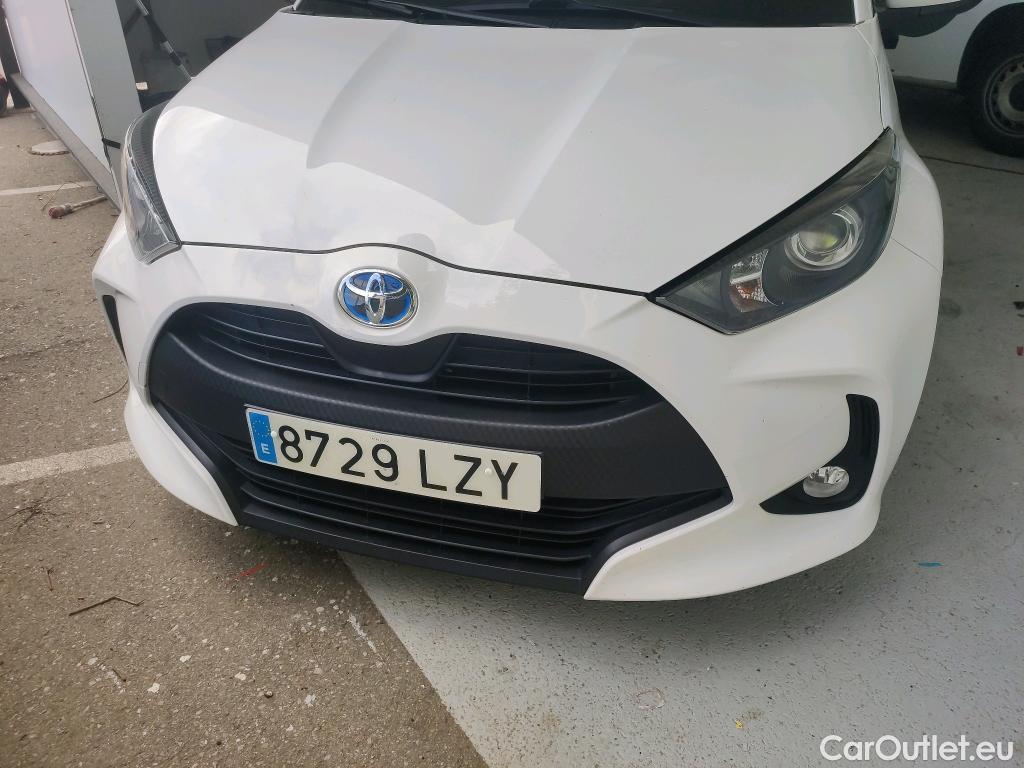  Toyota  Yaris TOYOTA  / 2020 / 5P / berlina con portón 1.5 120H Business Plus #16