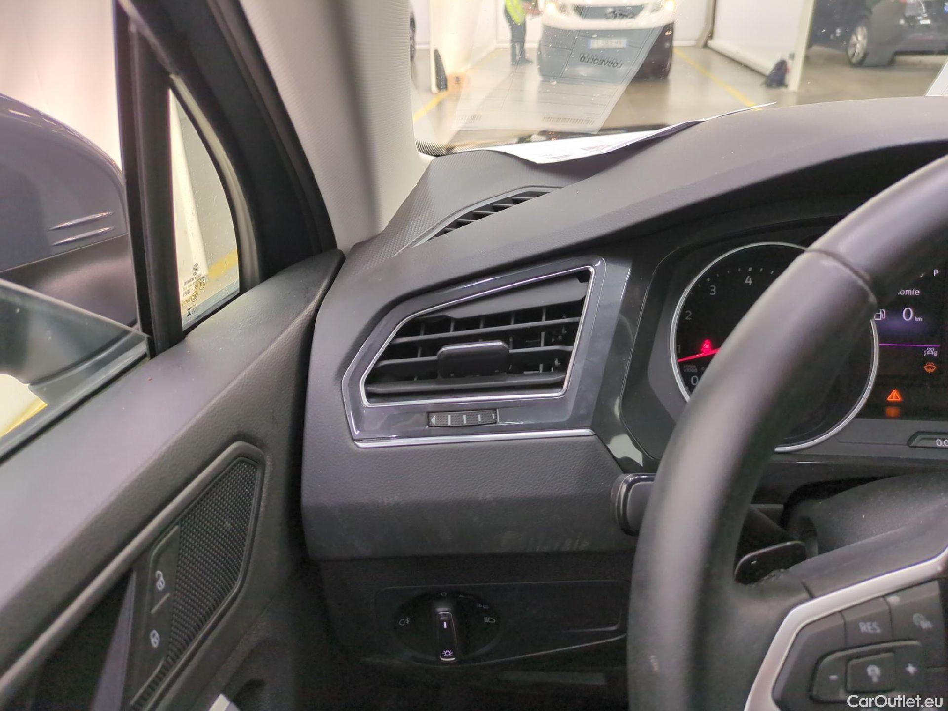  Volkswagen  Tiguan VOLKSWAGEN  / 2020 / 5P / SUV 1.5 TSI 150 DSG7 Life Busines #2