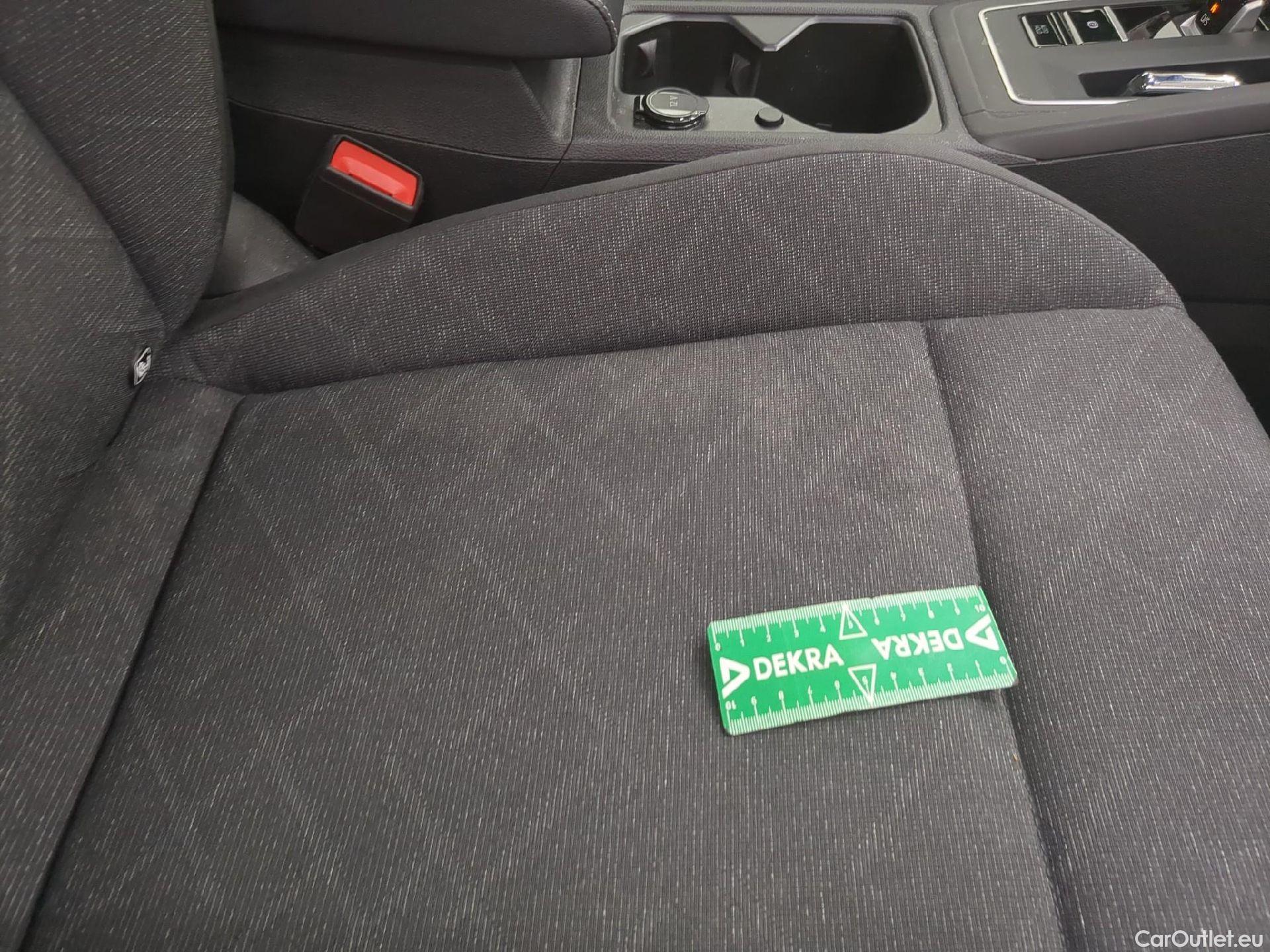  Volkswagen  Golf  VIII Berline Life Plus 2.0 TDI 115CV BVA7 E6d #4