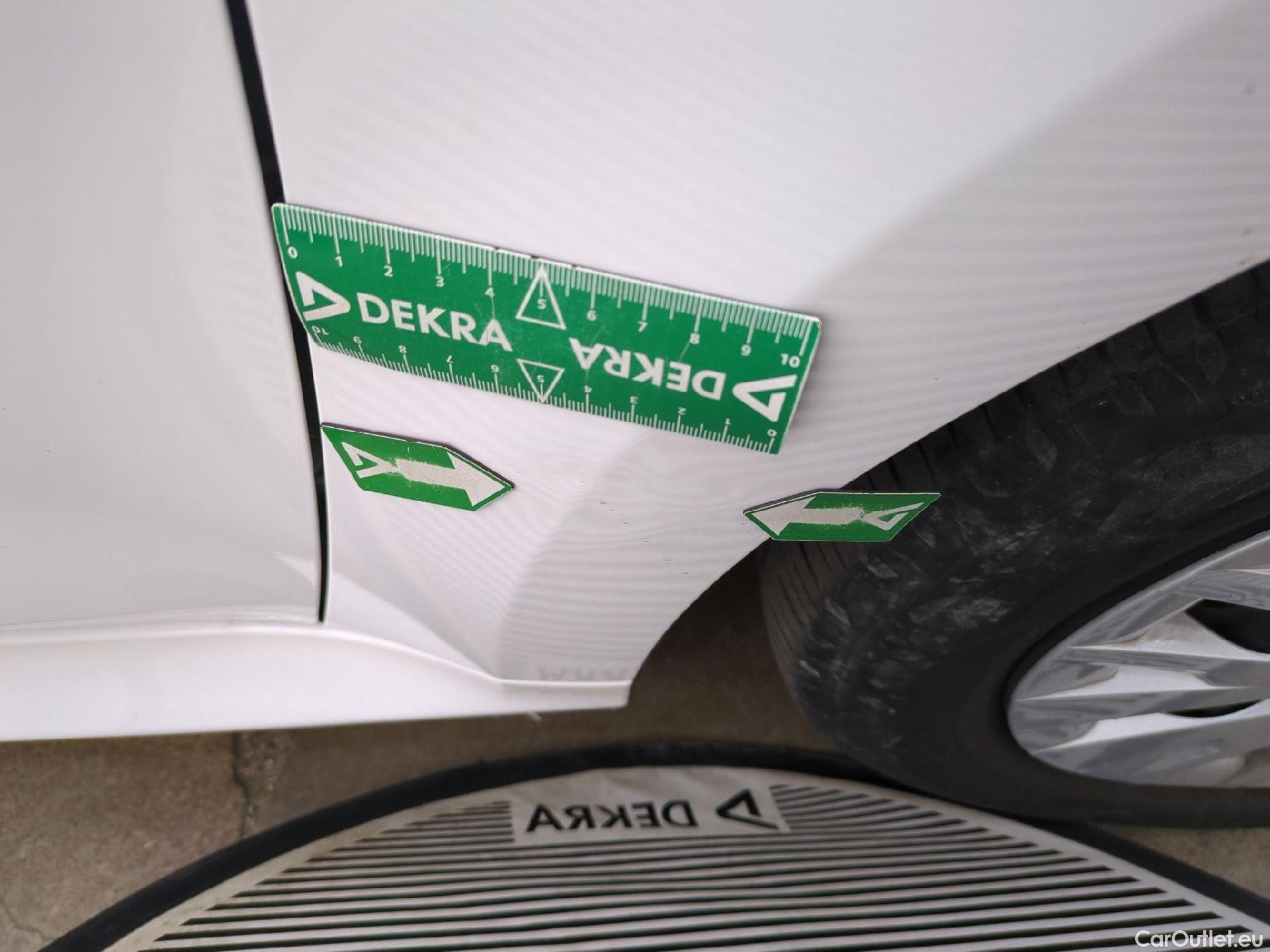  Toyota  Yaris TOYOTA  Hybride / 2019 / 5P / Berline Hybride 116h France Business Stage Acad #18