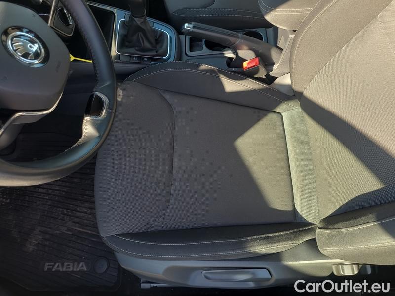  Skoda  Fabia  (PJ3) (2021)  1.0 TSI 70 Ambition 5d #8