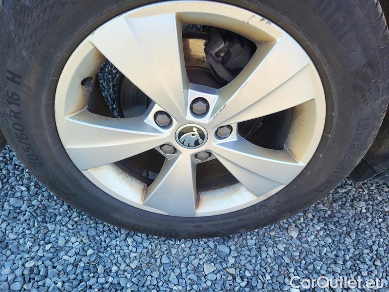  Skoda  Octavia  Lim. (NX3)(2020)  2.0TDI 85 Ambition 5d #8