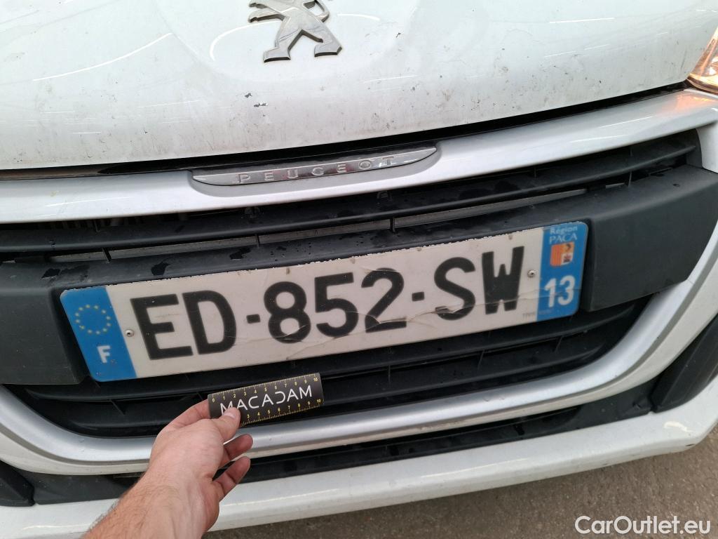  Peugeot  208 PEUGEOT  Affaire VU 5p Berline 1.6 BlueHDi 75 PACK CLIM #64