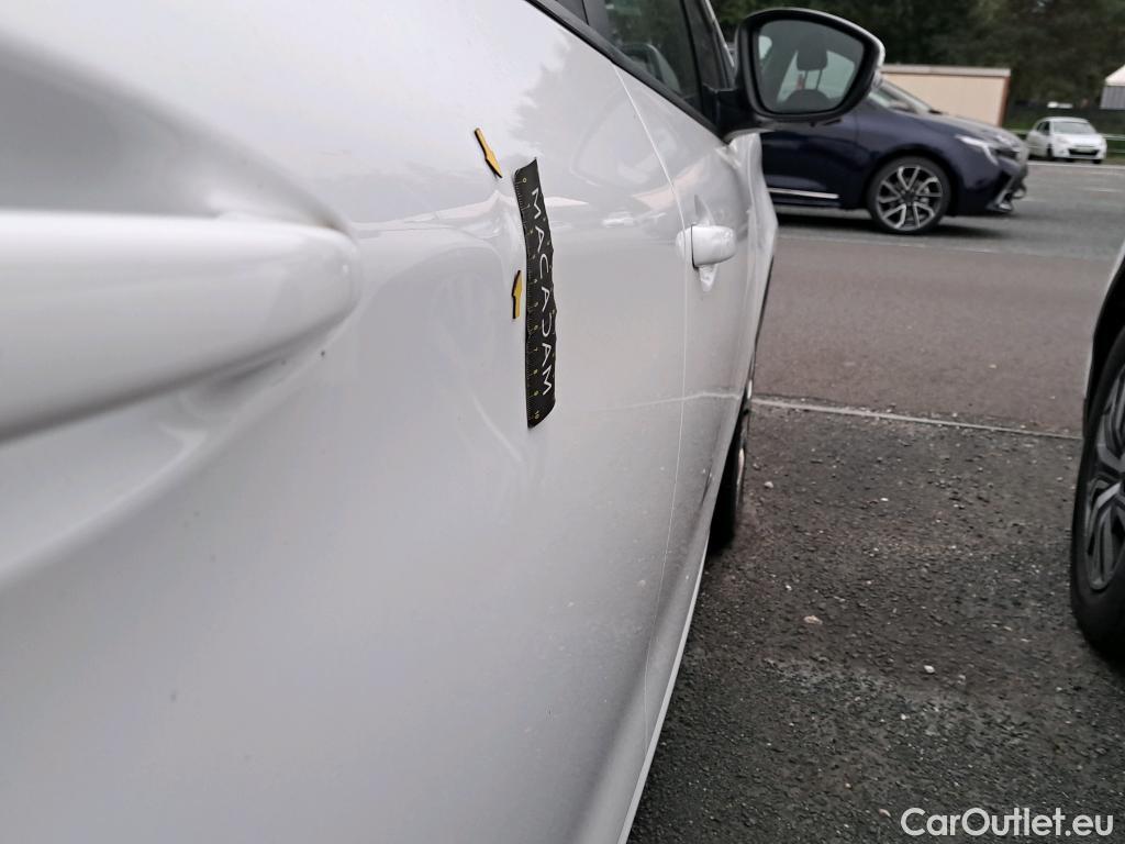  Peugeot  208  Affaire BlueHDi 100 PREMIUM PACK #11