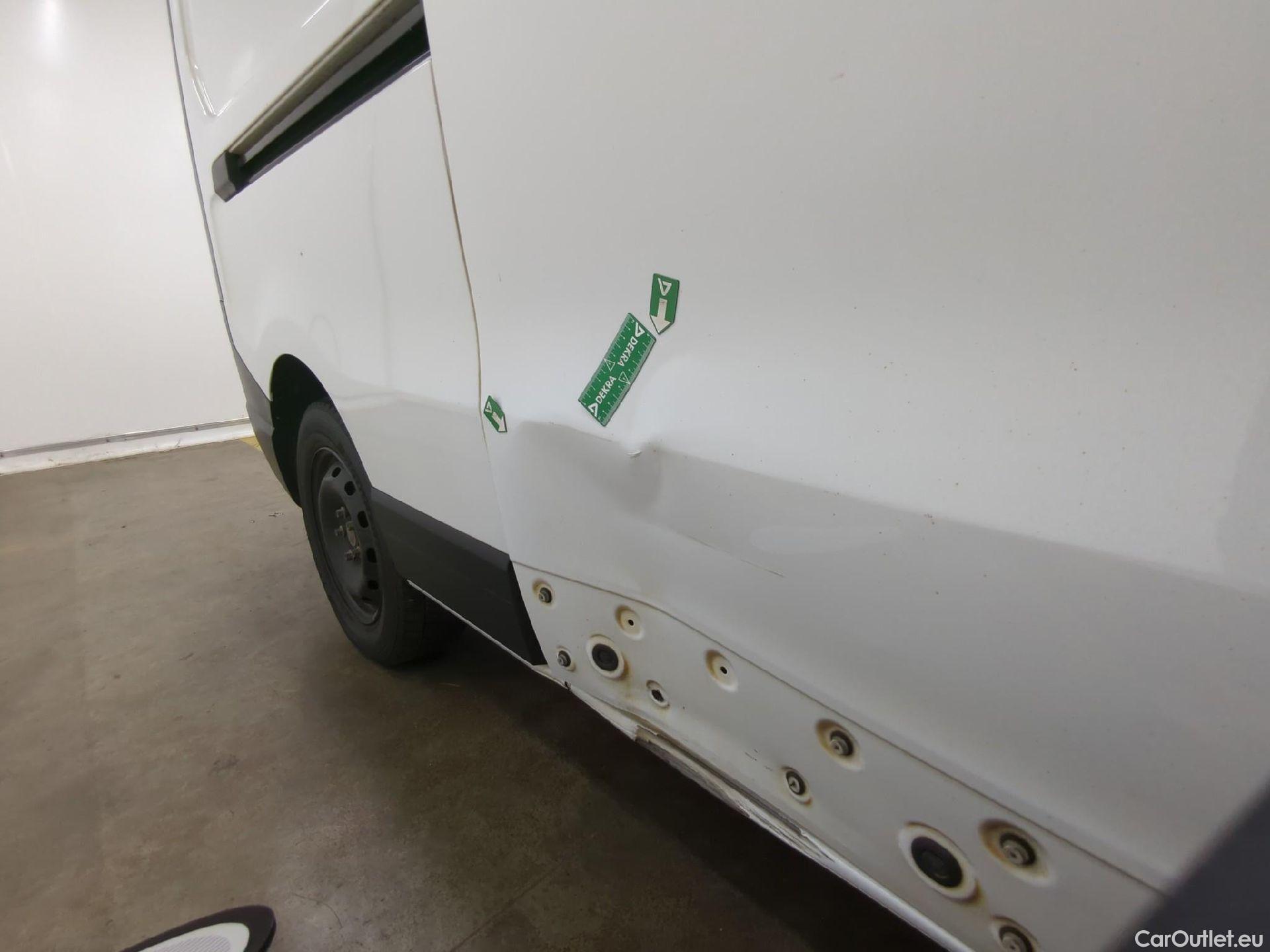  Renault  Trafic RENAULT  VU 4p Fourgon FG GCF L2H1 1300 dCi 120 #17