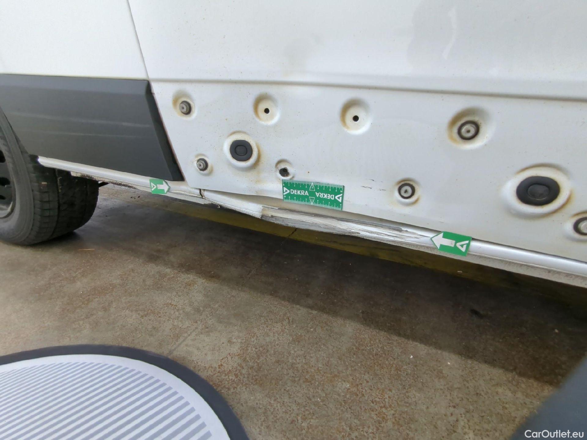  Renault  Trafic RENAULT  VU 4p Fourgon FG GCF L2H1 1300 dCi 120 #19