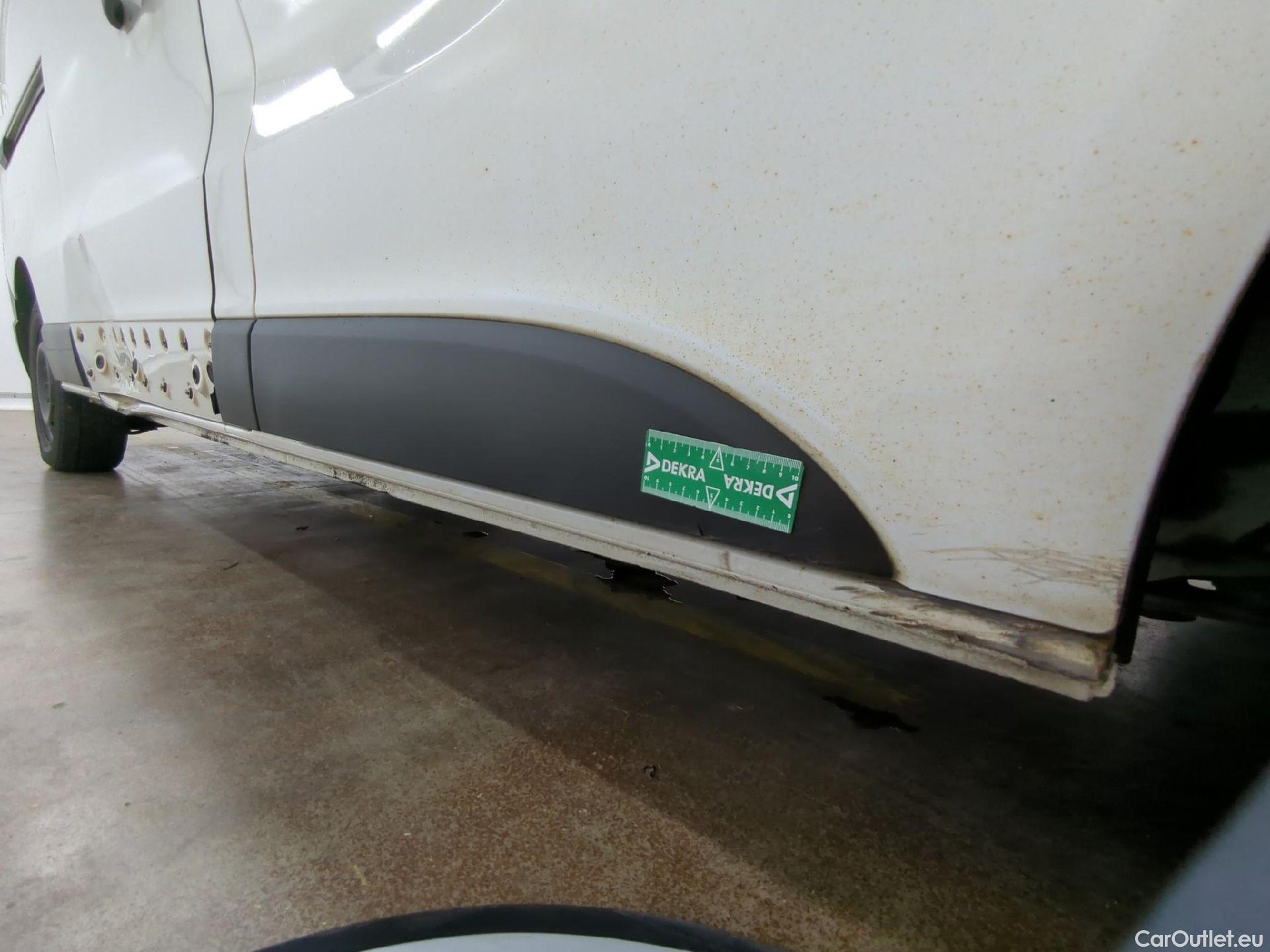  Renault  Trafic RENAULT  VU 4p Fourgon FG GCF L2H1 1300 dCi 120 #29