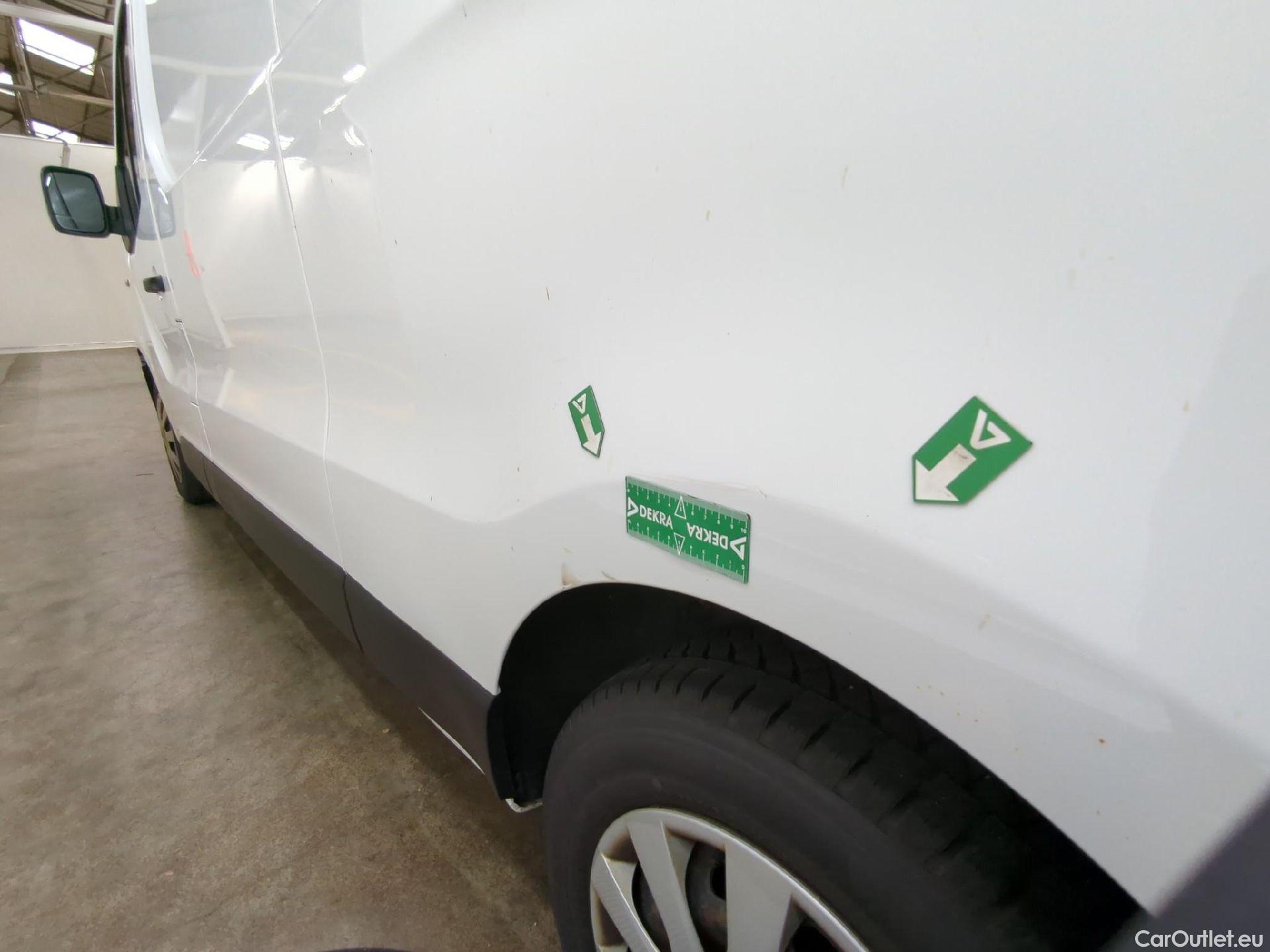  Renault  Trafic RENAULT  VU 4p Fourgon FG GCF L2H1 1300 dCi 120 #50