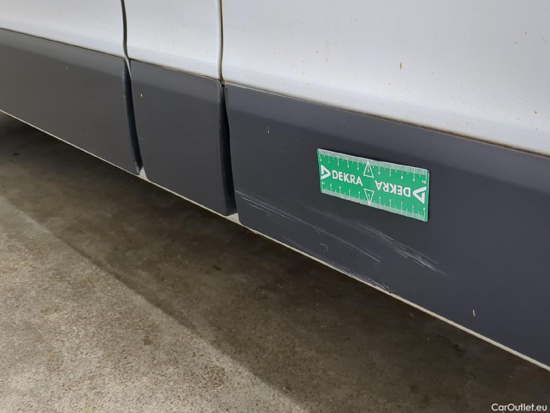 Renault  Trafic RENAULT  VU 4p Fourgon FG GCF L2H1 1300 dCi 120 #63