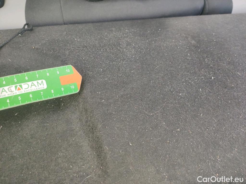  Toyota  Yaris TOYOTA  / 2017 / 5P / berlina con portón 1.5 100H Active Tech #19