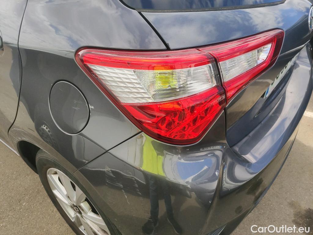 Toyota  Yaris TOYOTA  / 2017 / 5P / berlina con portón 1.5 100H Active Tech #1