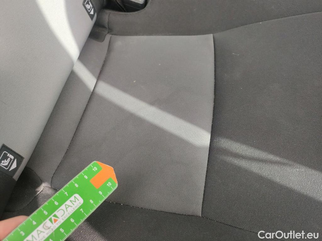  Toyota  Yaris TOYOTA  / 2017 / 5P / berlina con portón 1.5 100H Active Tech #21