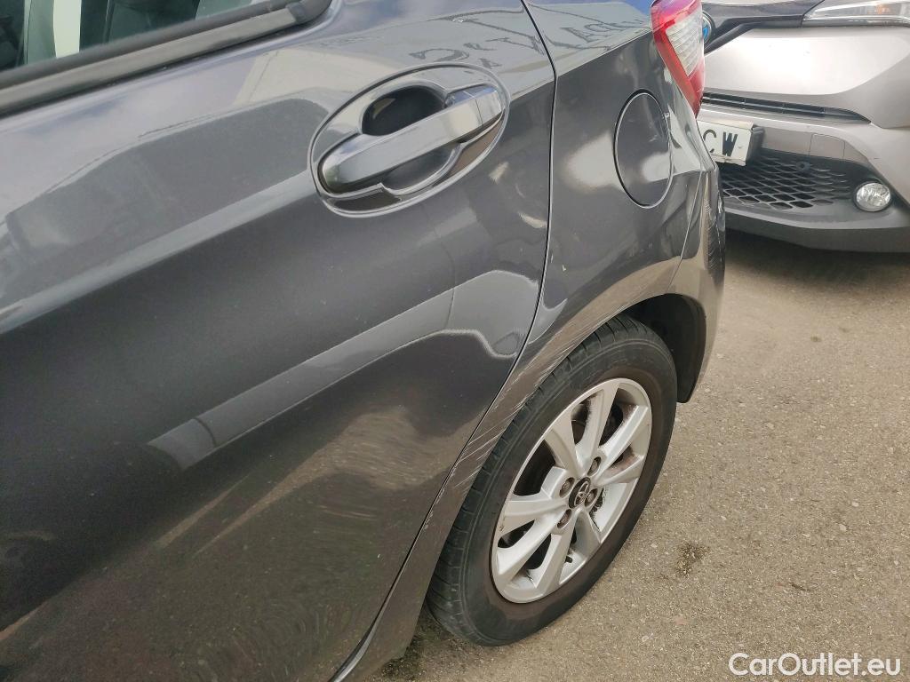  Toyota  Yaris TOYOTA  / 2017 / 5P / berlina con portón 1.5 100H Active Tech #26