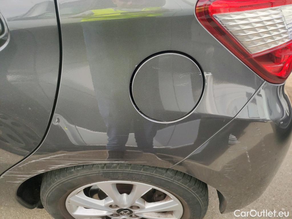  Toyota  Yaris TOYOTA  / 2017 / 5P / berlina con portón 1.5 100H Active Tech #40