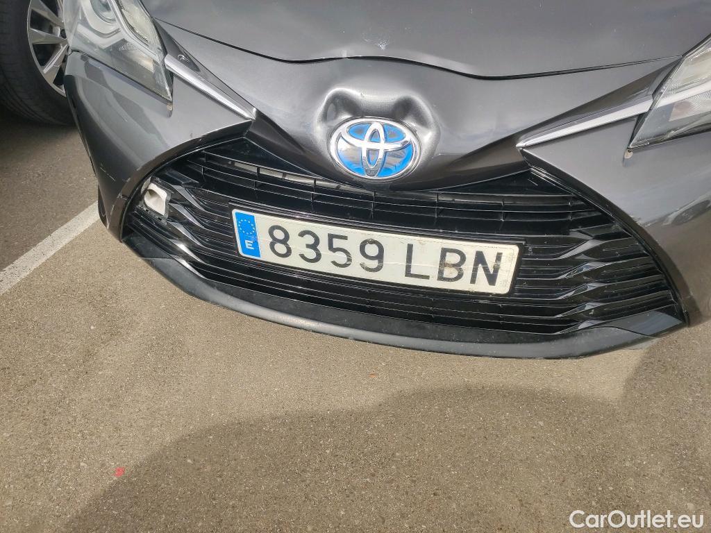  Toyota  Yaris TOYOTA  / 2017 / 5P / berlina con portón 1.5 100H Active Tech #36