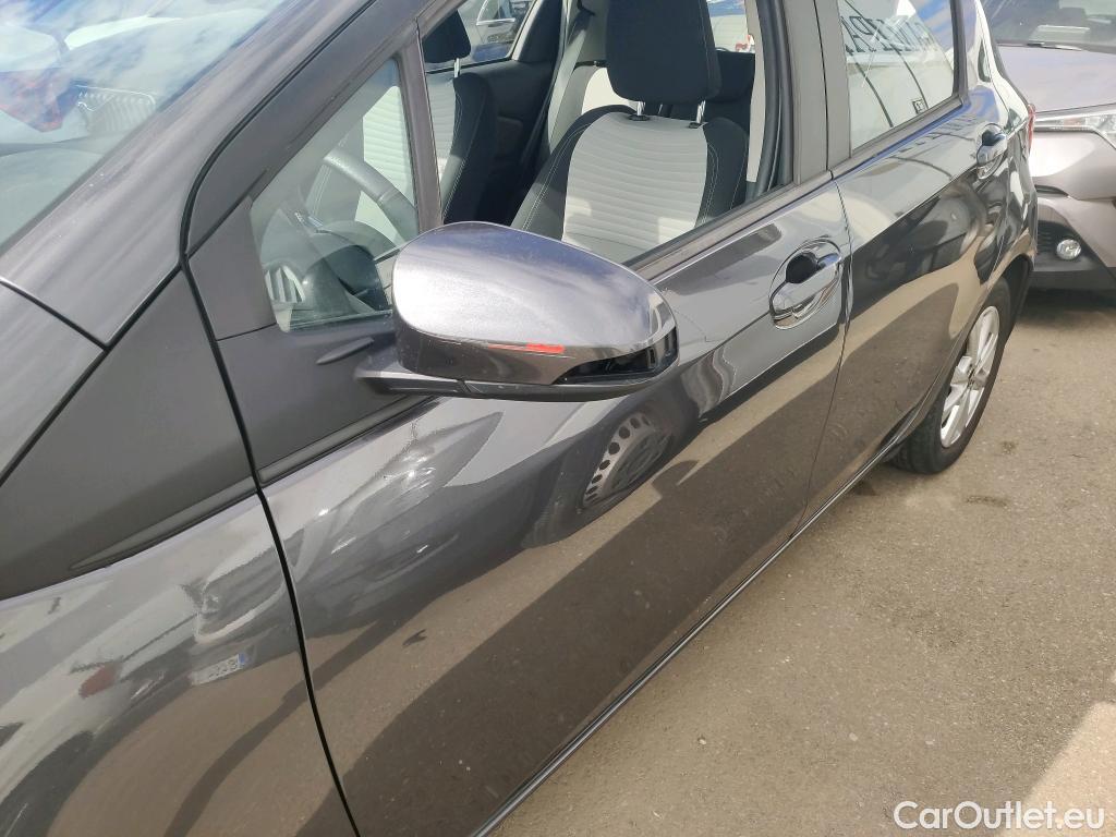  Toyota  Yaris TOYOTA  / 2017 / 5P / berlina con portón 1.5 100H Active Tech #34