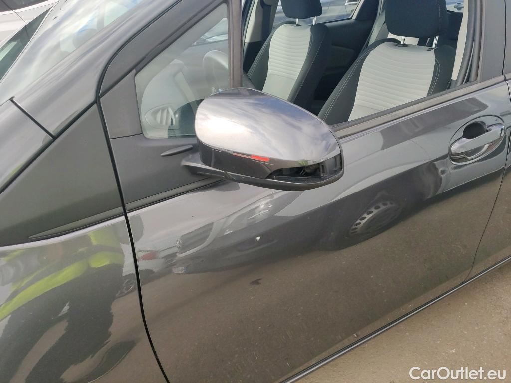  Toyota  Yaris TOYOTA  / 2017 / 5P / berlina con portón 1.5 100H Active Tech #32