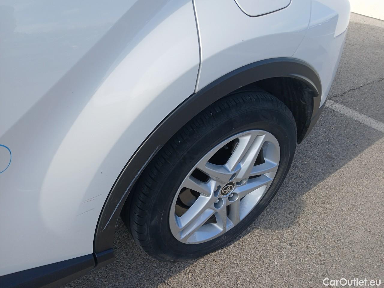  Toyota  C-HR TOYOTA  / 2019 / 5P / todoterreno 1.8 125H Active #16