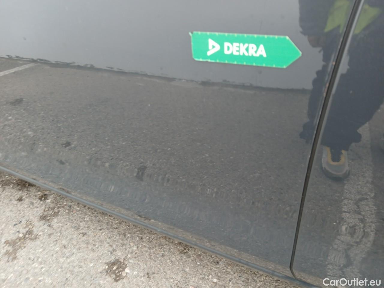  Volkswagen  Golf  VIII Berlina Life 2.0 TDI 115CV AT7 E6d #10