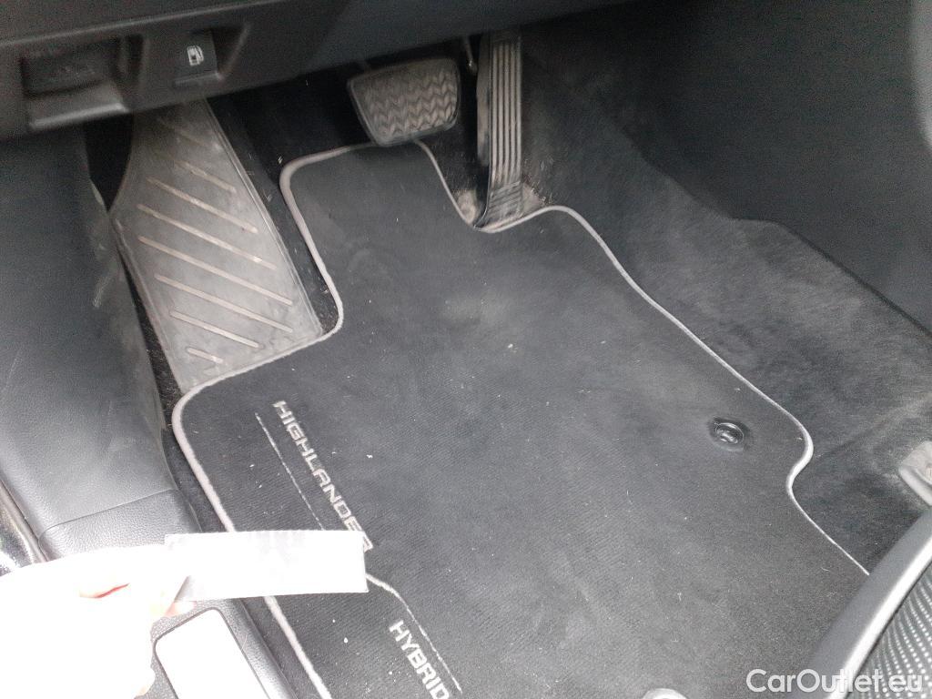  Toyota  Highlander TOYOTA  / 2021 / 5P / todoterreno 2.5 Advance P. Especial #36