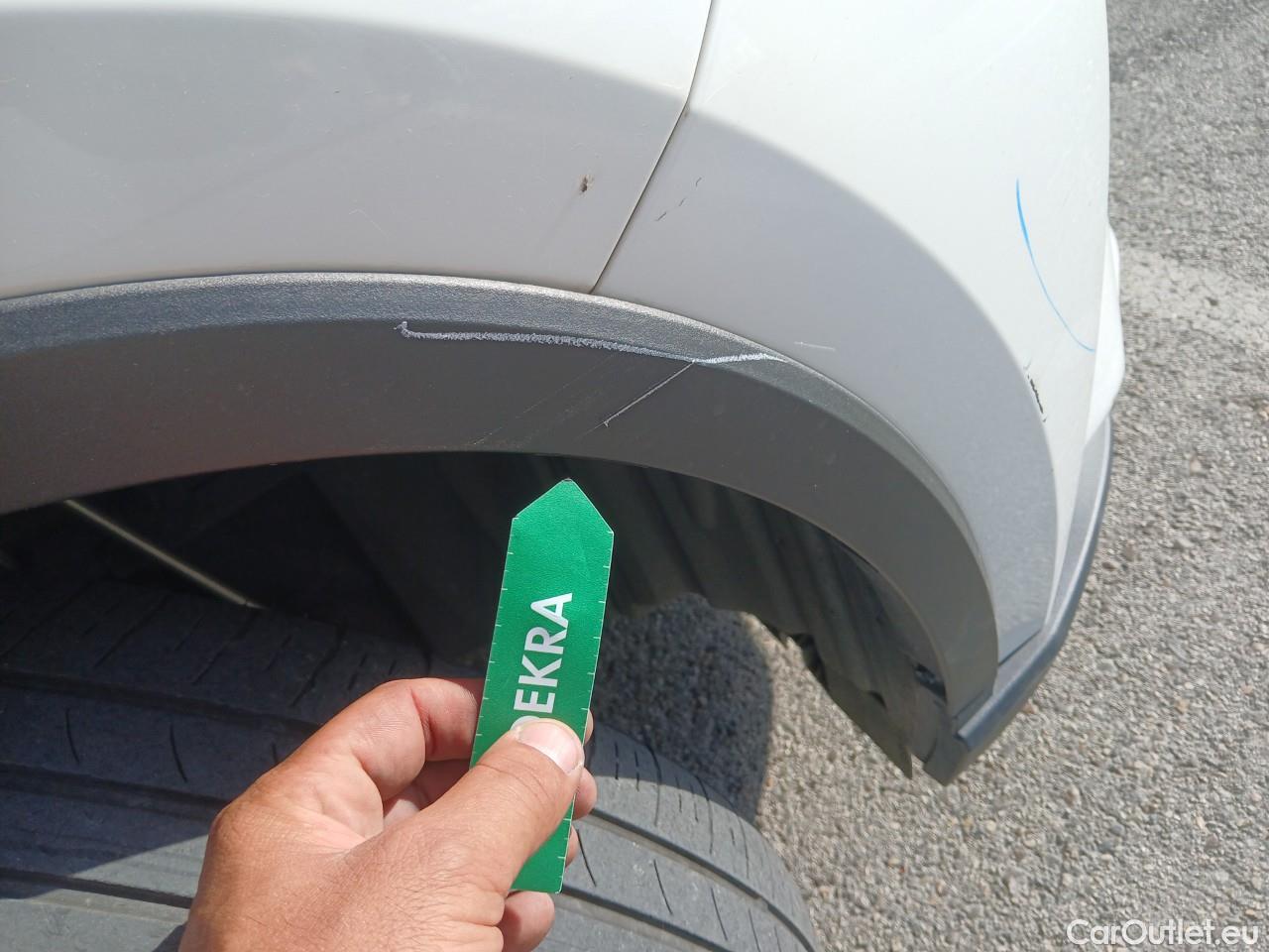  Toyota  C-HR TOYOTA  / 2019 / 5P / todoterreno 1.8 125H Active #37