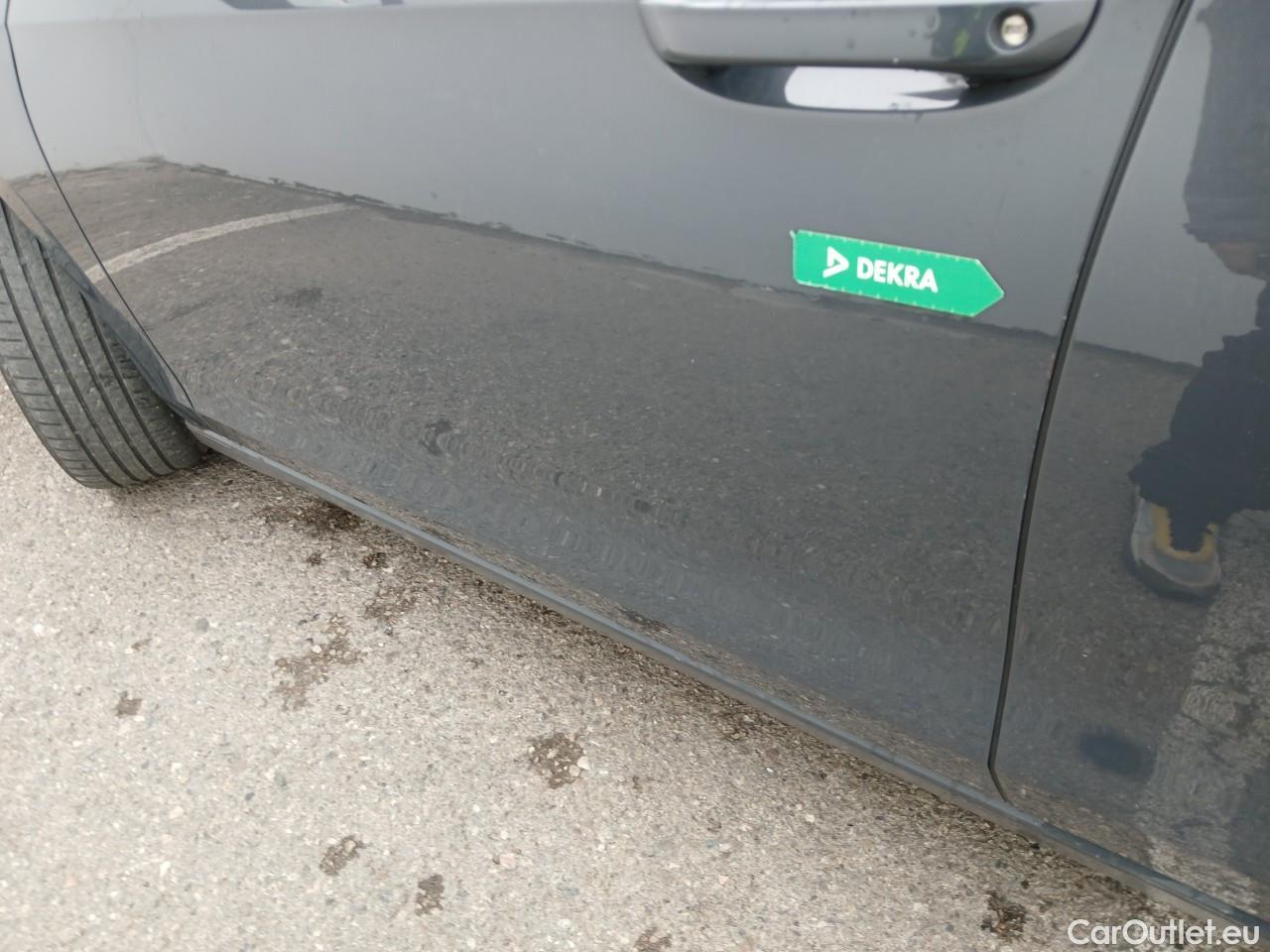  Volkswagen  Golf  VIII Berlina Life 2.0 TDI 115CV AT7 E6d #9